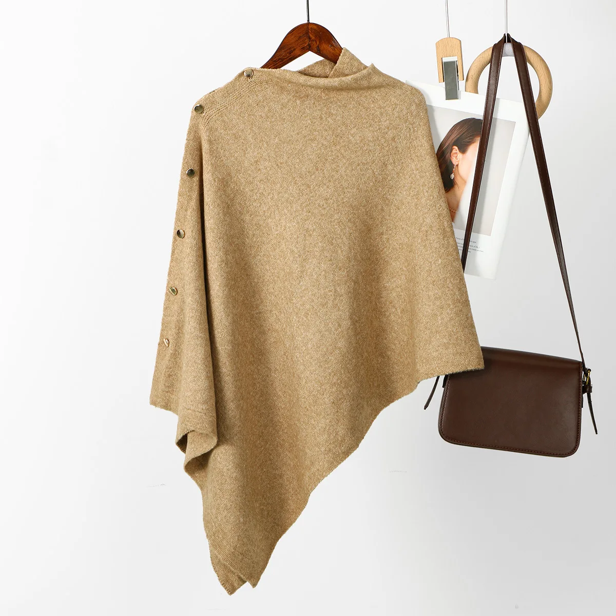 

Новая однотонная расклешенная накидка, вязаная куртка с шалью для женщин, осень-зима, нерегулярная свободная верхняя одежда, пуловер с накидкой на пуговицах