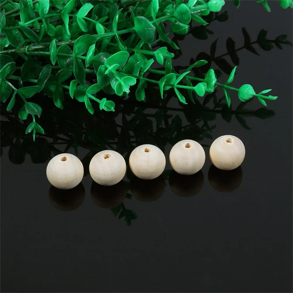 

50pcs Practical 20mm Size Wooden Beads with Hole Wood Beads Round Wooden Beads Garlands Decor