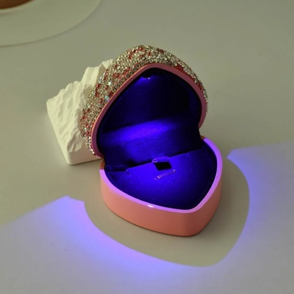 

Коробка для кольца с LED-подсветкой в форме сердца, подарочная упаковка для ювелирных изделий, для предложения руки и сердца, на День святого Валентина, на день рождения