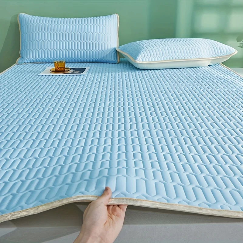 

3pcs/set Latex Cooling Mattress Pad-Soft Friendly Foldable All-Season Bedding Breathable Quilted Design(1 mat and 2 pillowcases)