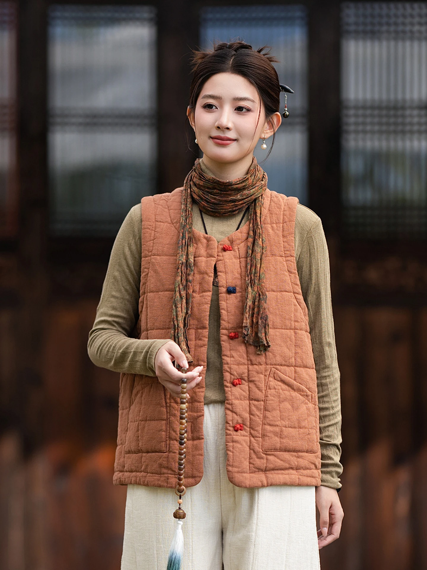New Chinese Style Thickened Cotton Linen Sleeveless Button up Jacket Women's Winter Warm Outerwear V-Neck Flat Button Design