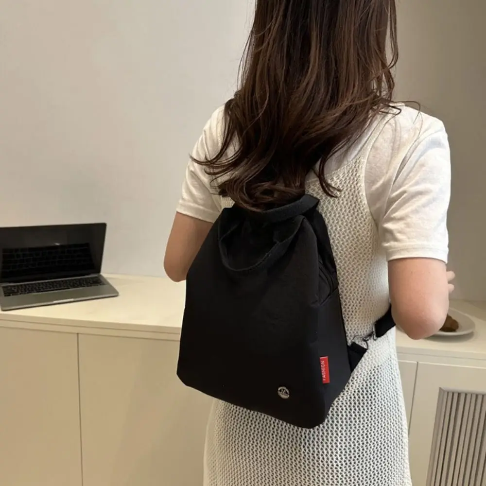 حقيبة ظهر رياضية محمولة من النايلون بلون سادة حقيبة يد بلون سادة حقيبة كتف على الطراز الكوري حقيبة ظهر كلاسيكية للطلاب