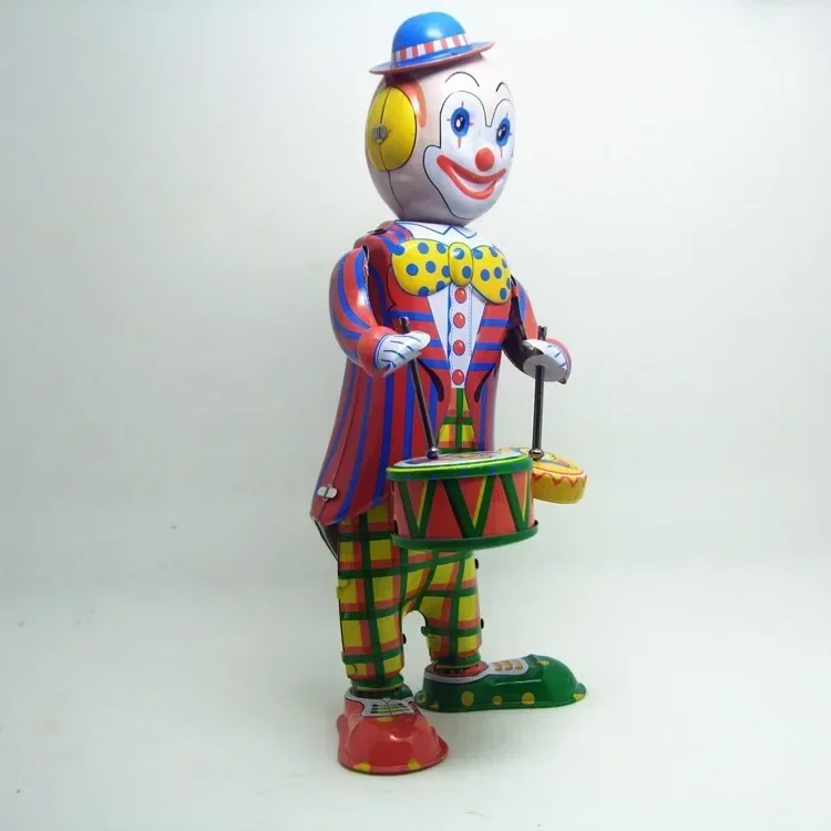 

[Funny] Classic collection Retro Clockwork Wind up Metal Walking Tin Toy Drumming Clown drummer Robot Mechanical toys kids gift