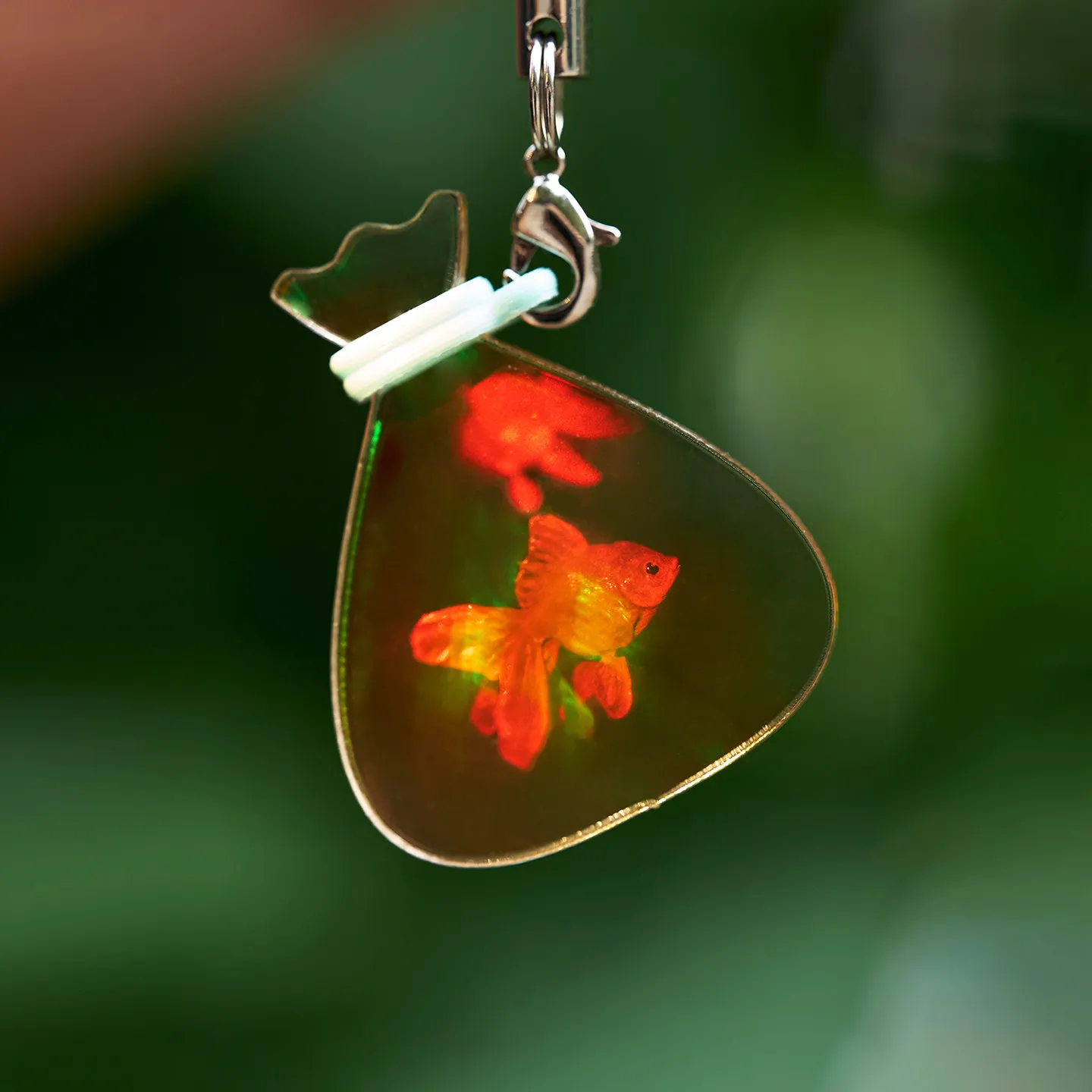A bag of goldfish, a fish tank, a naked-eye 3D holographic creative bag, an original handmade pendant