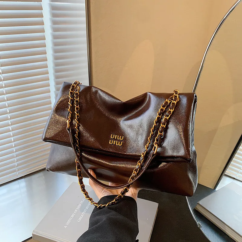 

High-end Designer Large Capacity Bag for Women Elegant Shoulder Chain Messenger Casual Commuter Light Luxury Maillard Color Bag