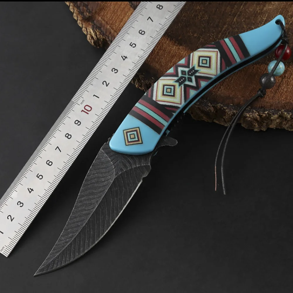 Cuchillo de colección ligero y fresco, cuchillo de bolsillo EDC grabado en cruz personalizado con hoja plegable