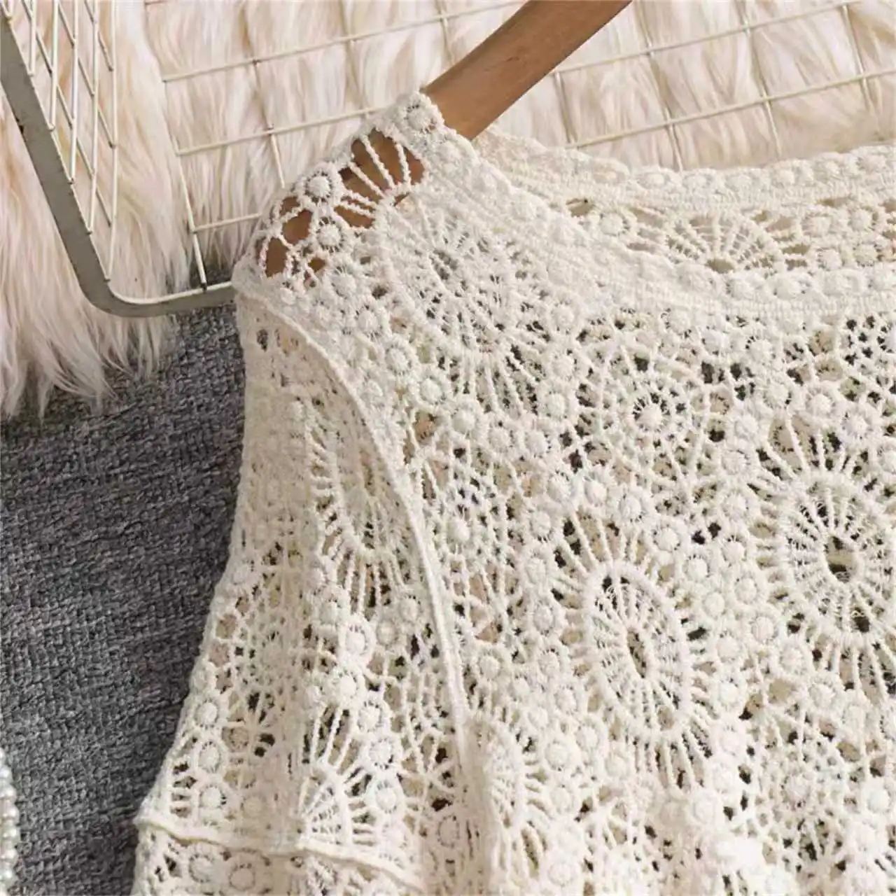 Cardigan ajouré au Crochet pour femme, nouveau Style, manches trompette amples, Protection solaire, vacances, style Boho, hauts tricotés, automne 2025