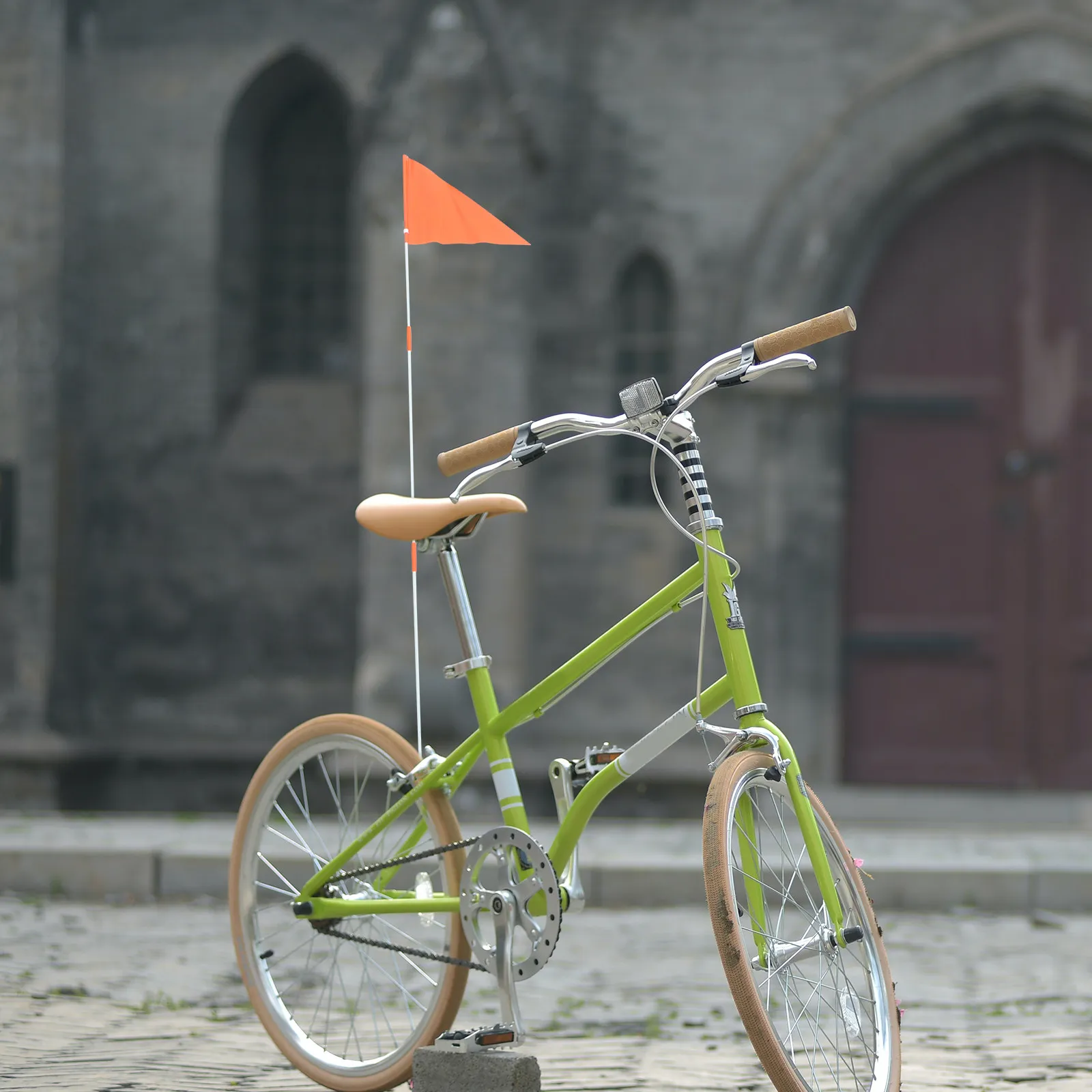 

2Sets Bright Orange Double Sided Bike Flag with Pole High Visibility Safety Flag for Young Cyclists Urban Commuting and Night