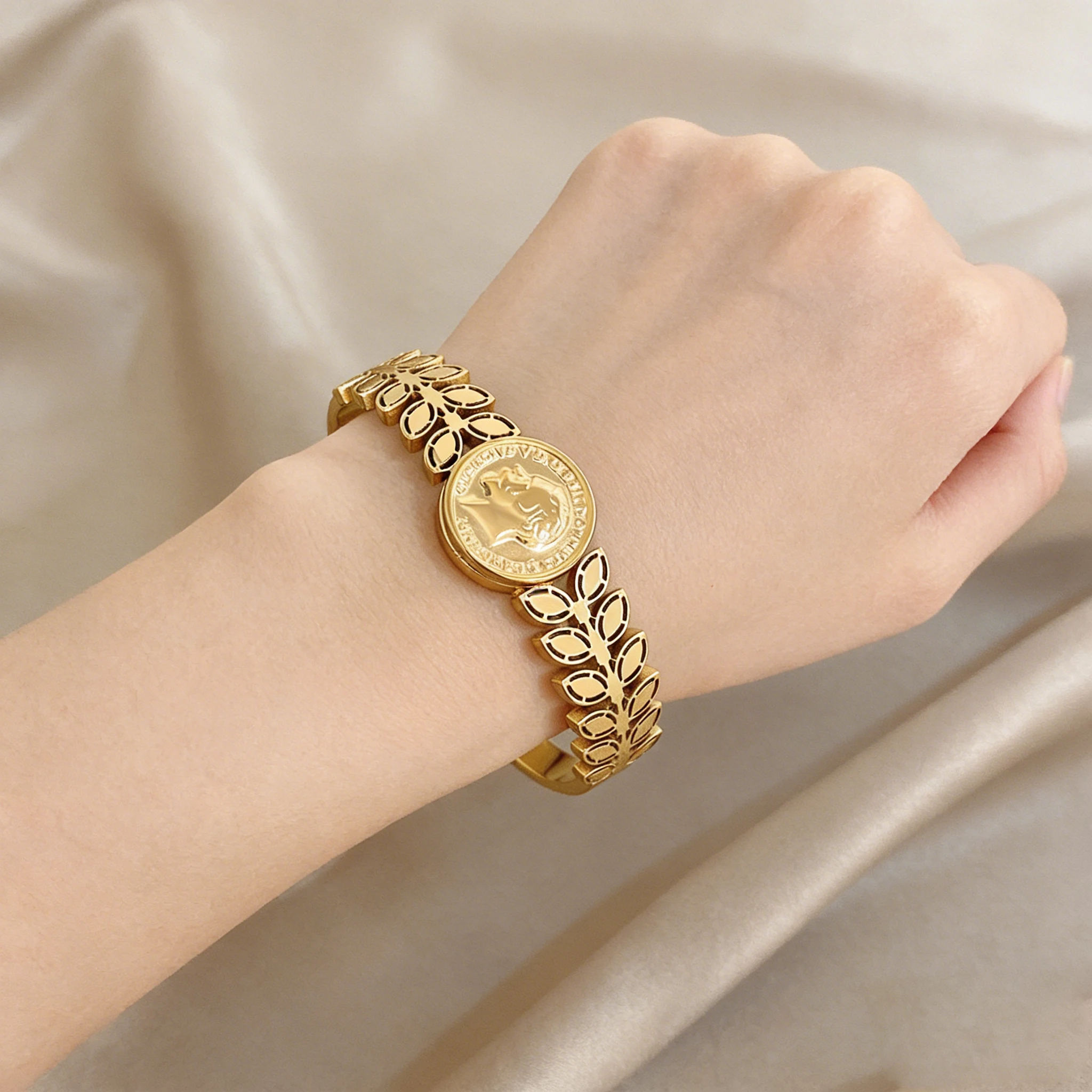 

Freetry Elegant Leaf Texture Round Plaque Relief Stainless Steel Bangle for Women Gold Color Waterproof Cuff Bracelet Jewelry