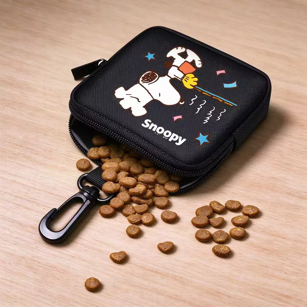 Snoopy Spill‑Proof Zippered Dog Treat Pouch Portable Pet Training Snack Bag for Dog Trainer