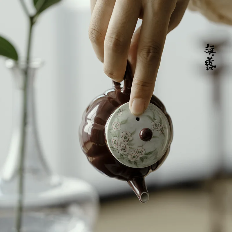 Wuluo Jingdezhen Grape Purple Underglaze Pastel With Filter Ball Hole Single Pot For Brewing Tea Kung Fu Teapot