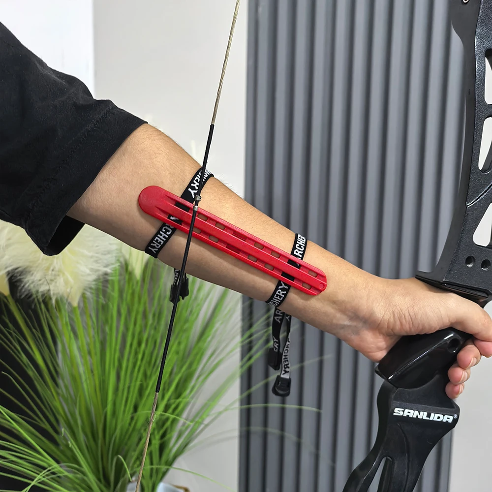 Arm Guard Outdoor Shooting Hard Plastic Forearm Protector Bow and Arrow Adjustable Hunting Archery Safety Gear Left/Right Hand