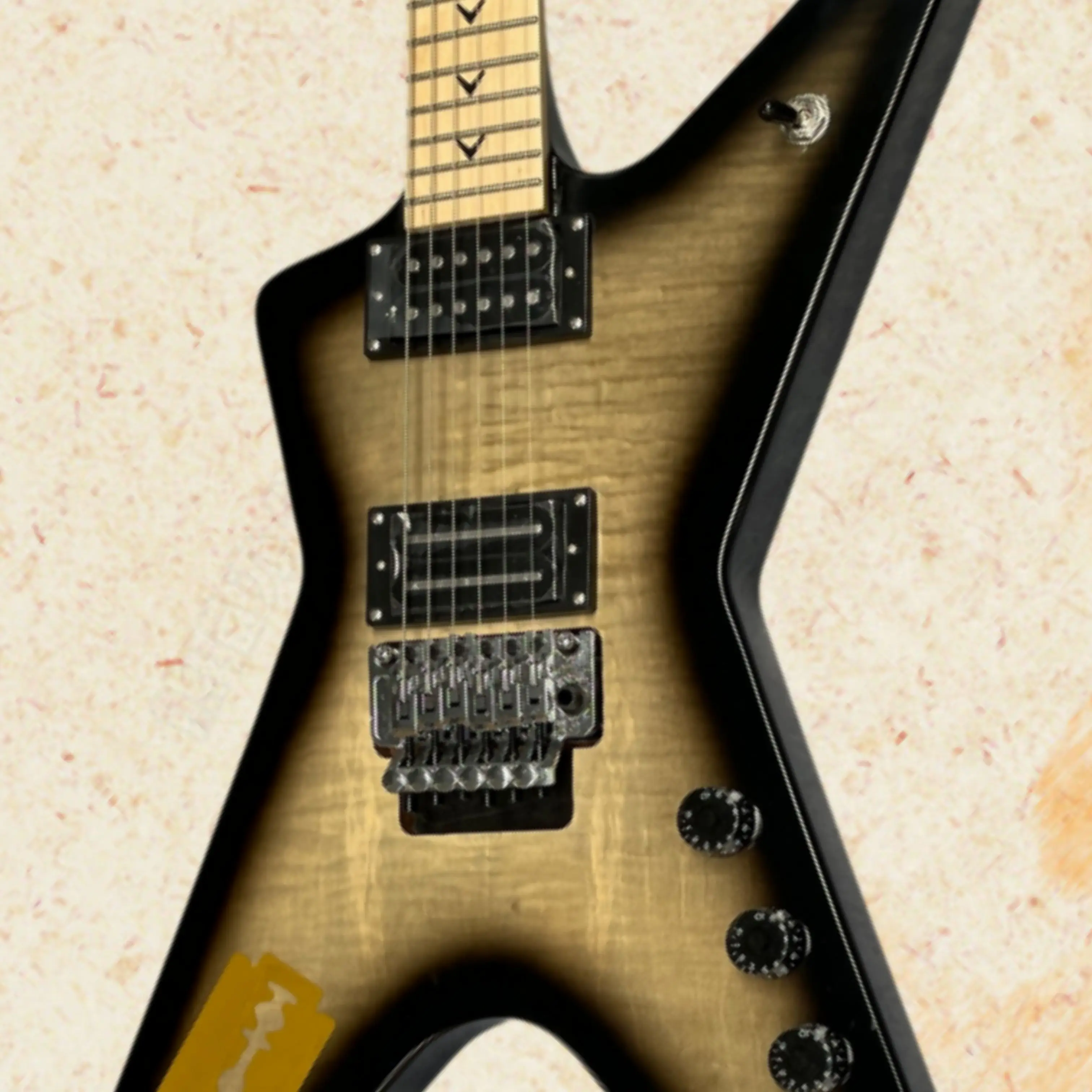 New Electric Guitar,Tiger Veneer & Maple Fingerboard,tone is clear,bright,transparent Guitars,Rock Stage Performance Guitarra