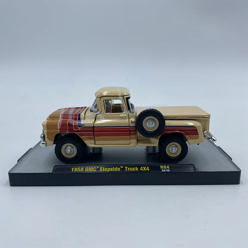 Escala 1:64 1958 GMC Stepside Truck 4X4 Simulação Liga Modelo de Carro Exibição Estática Brinquedo Colecionável Presente Decoração Lembrança