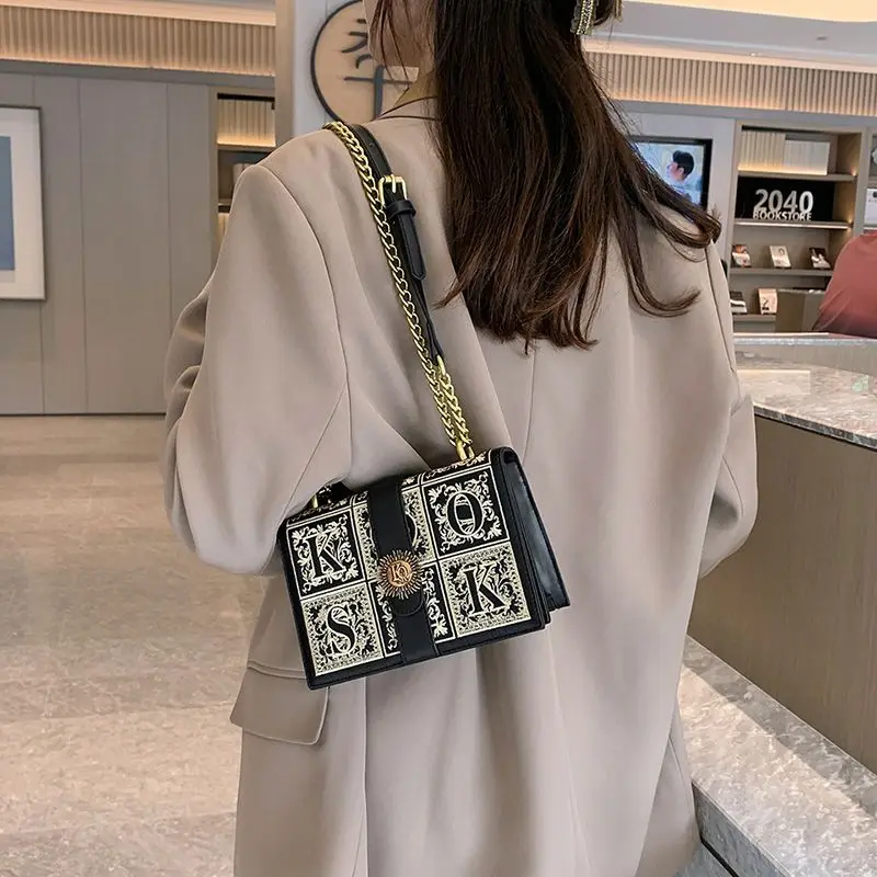 2024 Niche Design Trendy Retro Embroidered Bag for Women Classic Versatile Fashion Printed Letter Chain Shoulder Crossbody Bag