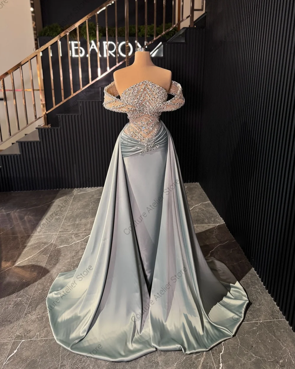 Vestidos de fiesta de satén de cola larga Impresionantes cristales Overskirt Vestidos de recepción de fiesta Vestido de noche de compromiso árabe 2025 Personalizado