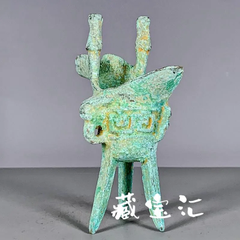 Unearthed green rust pieces, Warring States period bronze , pure copper wine cups, three legged imperial collectibles