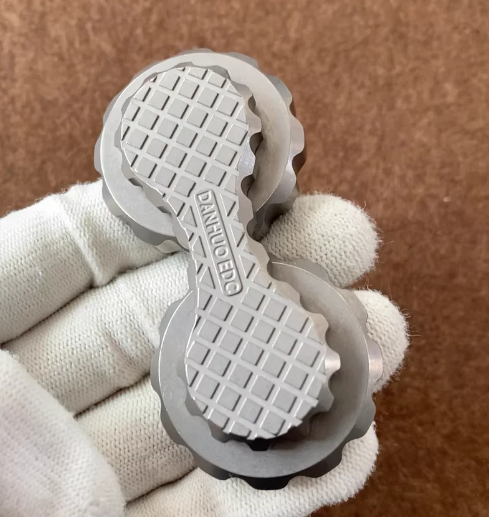 

Б/у EDC Danhuo двухъядерный титановый сплав непоседы слайдер декомпрессионная игрушка