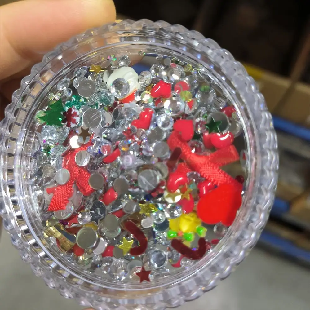 1 scatola 3D Casuale Natale Pendenti per unghie Nastro misto Fiocchi di neve Albero di Natale Fiocchi Strass Decorazioni per unghie Parti per unghie per feste fai da te