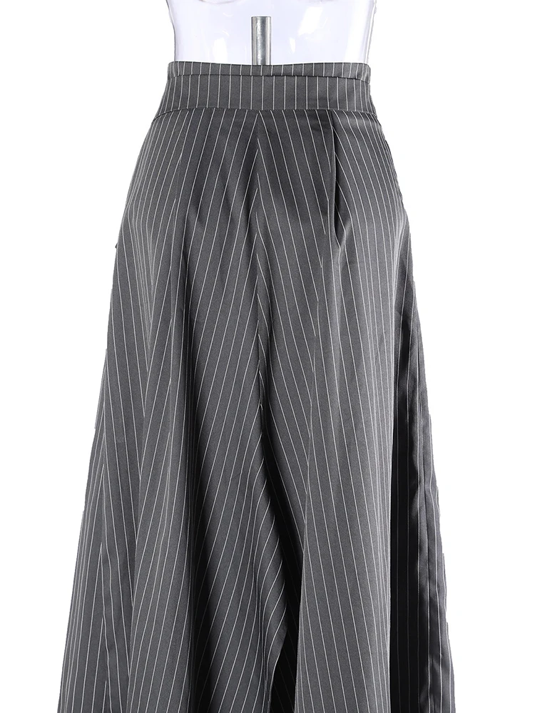 [EAM] High Waist Gray Striped Irregular Pleated Elegant A-line Half-body Skirt Women Fashion Tide New Spring Autumn 2026 1DJ7864