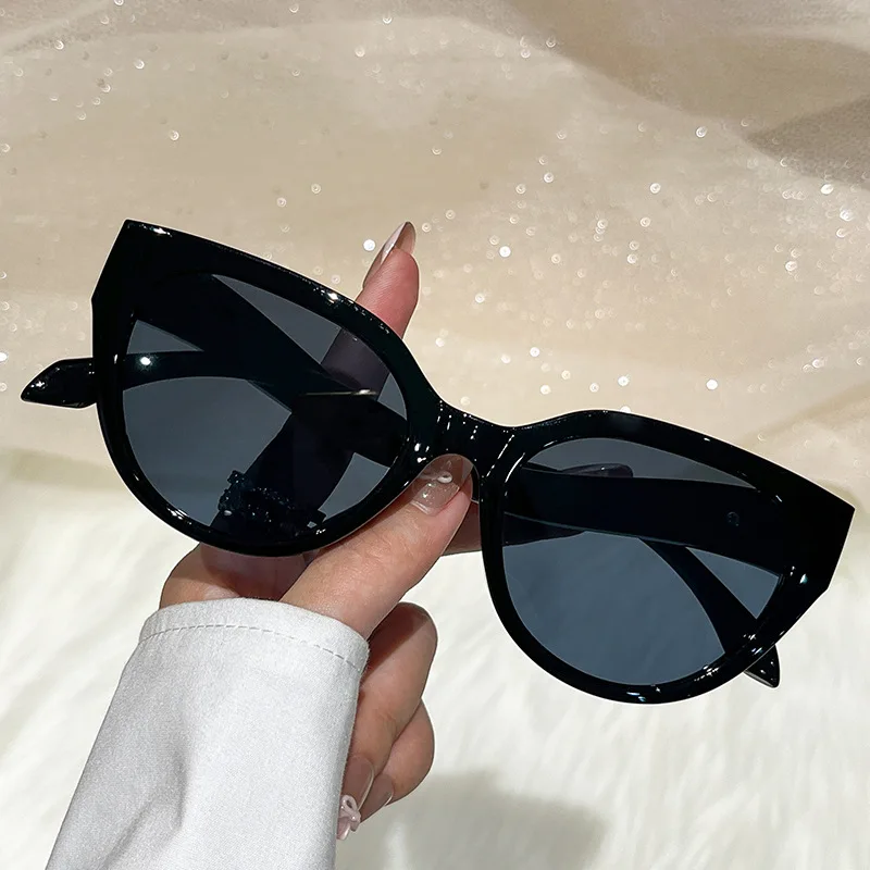 Retro Cat Eye Women… - image