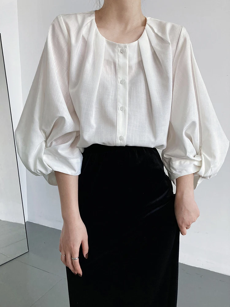 [EAM] Women White Big Size Elegant Blouse New Round Neck Three-quarter Sleeve Shirt Fashion Tide Spring Autumn 2024 1DH6001