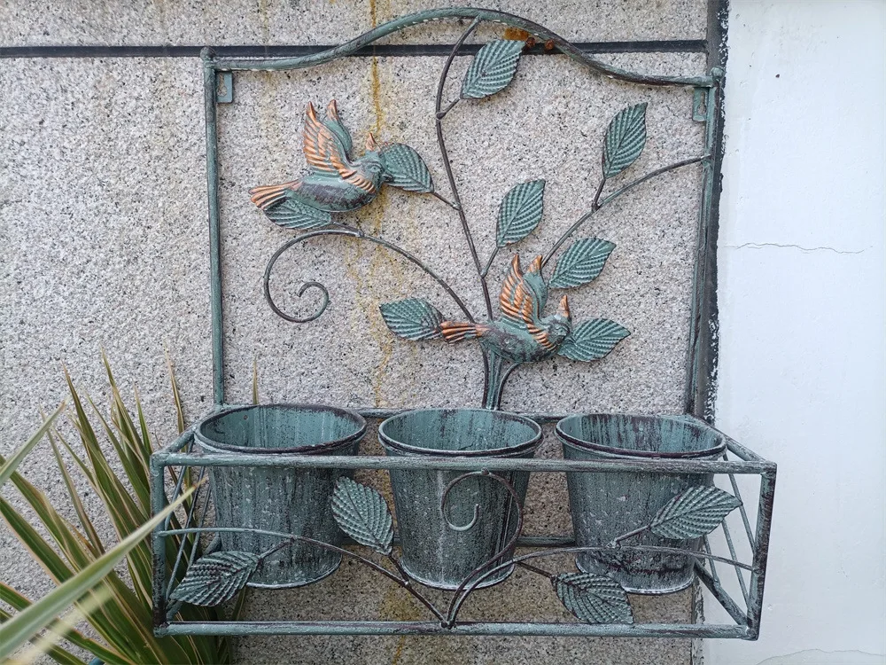 

Rustic Iron Bird Plants Wall Planter with 3 Flower Pots Garden Decoration