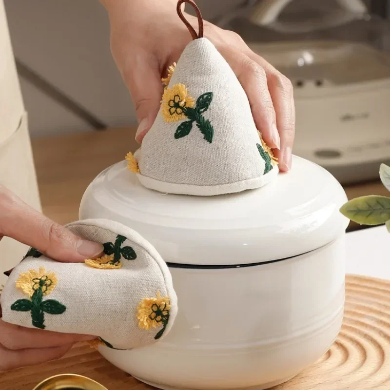 Cute 3D Little Yellow Flower Pot Cover with Heat-resistant Cap, Handle Triangle Fabric Pot Cap, Perfect for Oven/Microwave Mitts