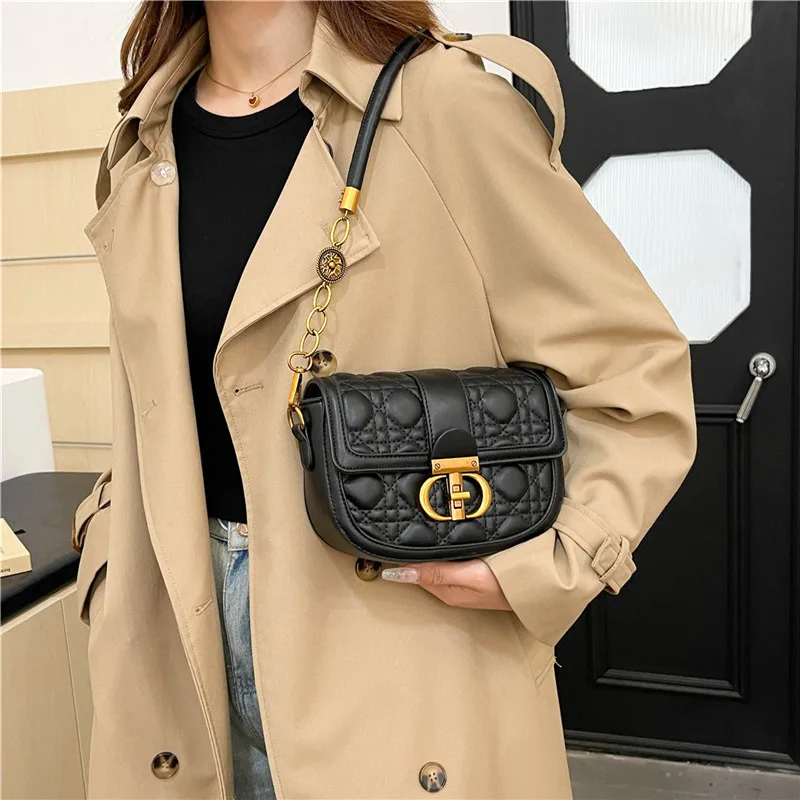 

Trendy Saddle Purse 2025 - Crossbody/Underarm Bag, Elegant Quilted Design, Fashionable Lightweight Handbag