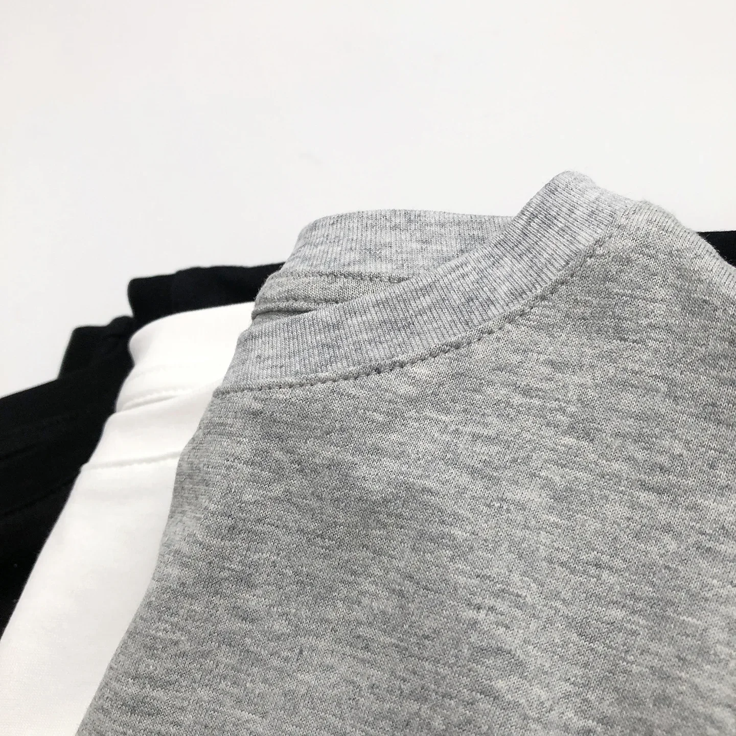 Herbstliches Baumwoll-T-Shirt für Kinder, einfarbig, im koreanischen Stil, mit langen Ärmeln, locker geschnitten, für Jungen und Mädchen, Größe 2-7 Jahre, weiche und atmungsaktive Kinderkleidung. – Detail 7