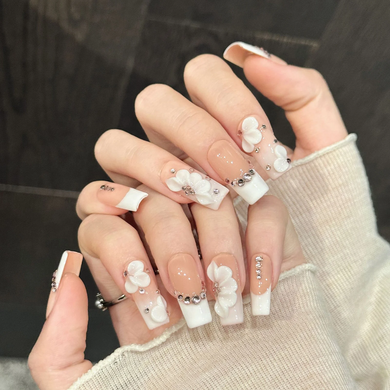 10pcs Long Square Handmade False Nails Ins 3D Caring Flower Flash Diamond Decor Press On Nails White French Style Fake Nail