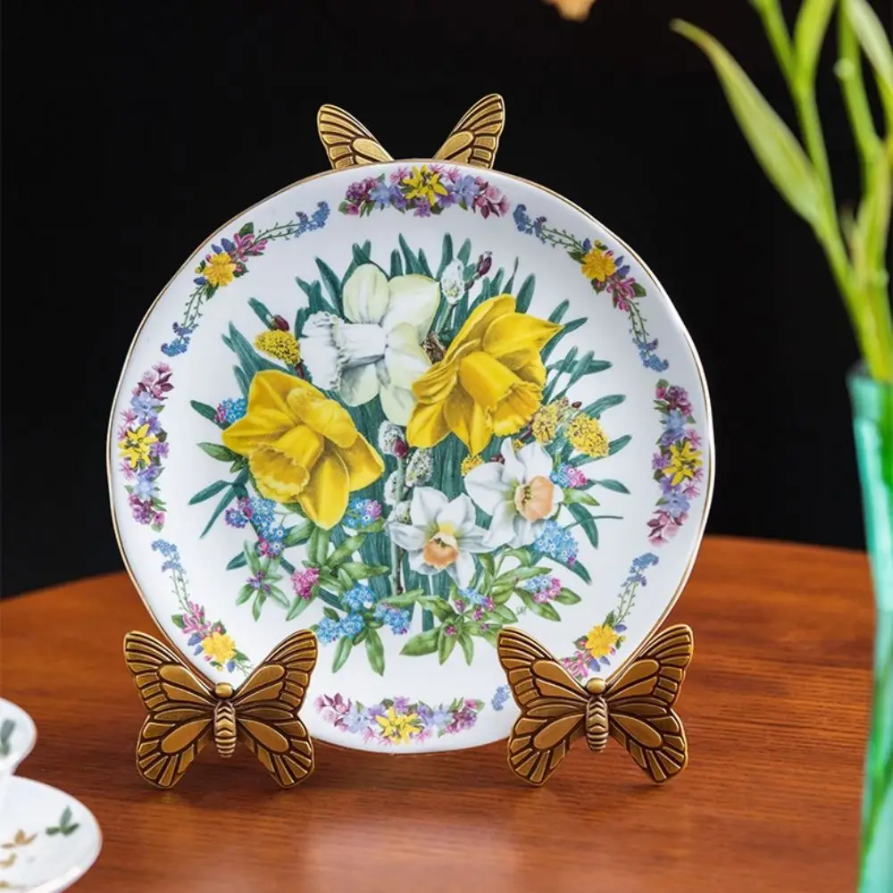 

Vintage Design Butterfly Alloy Plate Stand Butterfly Motif Light Luxury Style Gold Decorative Easel Dining Table Brass