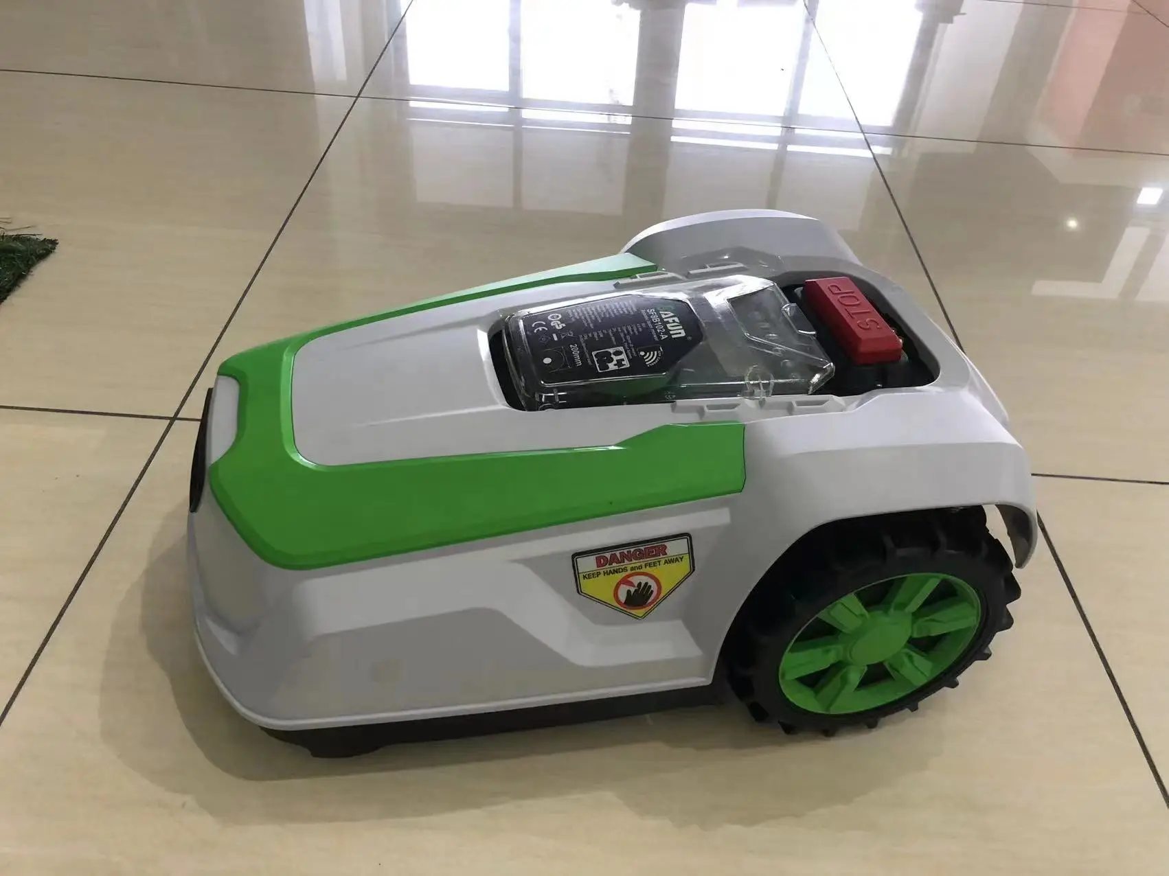 High Quality Intelligent Navigation Lawn Mower Robot for Large Lawns Supports Bluetooth APP