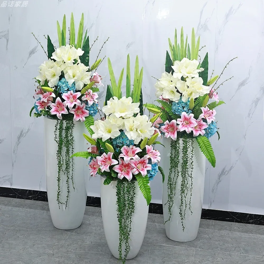 Simple hotel lobby white floor-to-ceiling large vase simulated flower arrangement shopping mall revolving door decorative flower