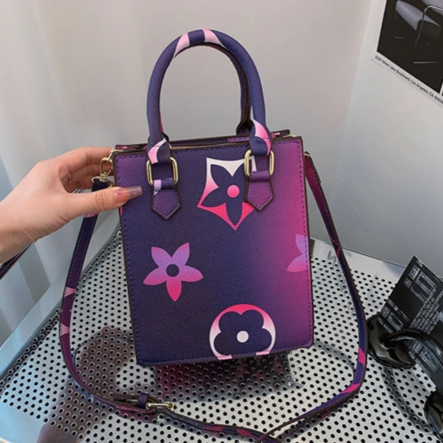 

2025 Новинка! Классическая мини-тоут с монограммой — плечо/через плечо с принтом в стиле ретро, идеально подходит для скрипки, женский стиль