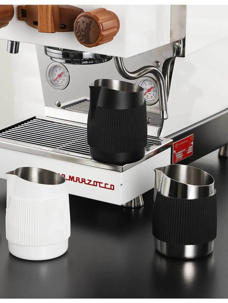 Magpie Handleless Milk Frothing Jug Milk Pitcher 350 ML Milk Frother Steamer Cup Stainless Steel Espresso Cup Sharp Spout view 5