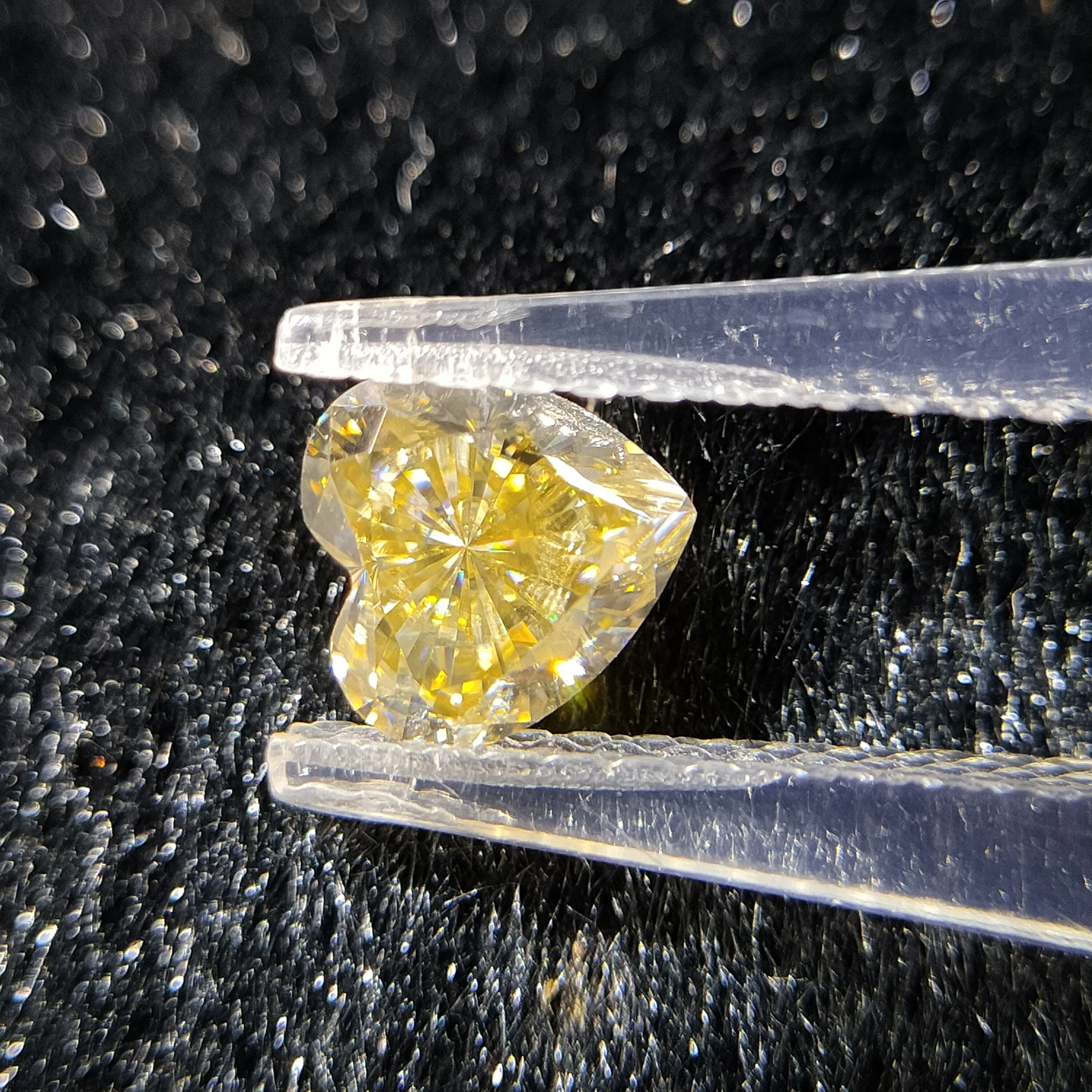 

Zhanhao HS EX VVS Yellow Moissanite Heart-shaped Flower Bottom Loose Diamond Test Passed Gemstone For Jewelry Making