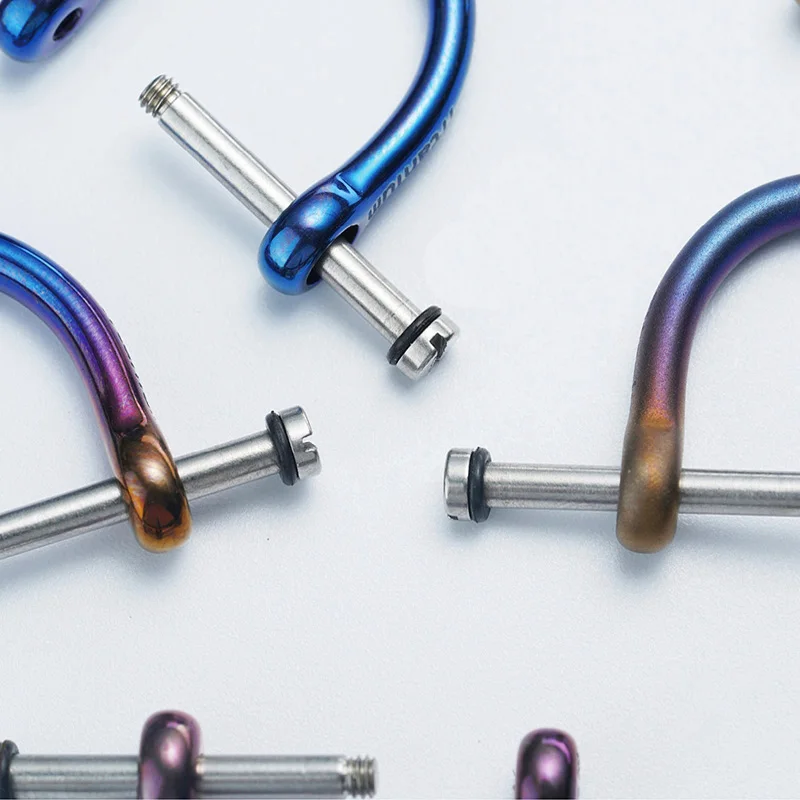 سبائك التيتانيوم حدوة الحصان مشبك مفتاح سلسلة التيتانيوم الاكسسوارات الطيران خفيفة الوزن حلقة رئيسية الرجال والنساء سيارة مفتاح سلسلة مشبك