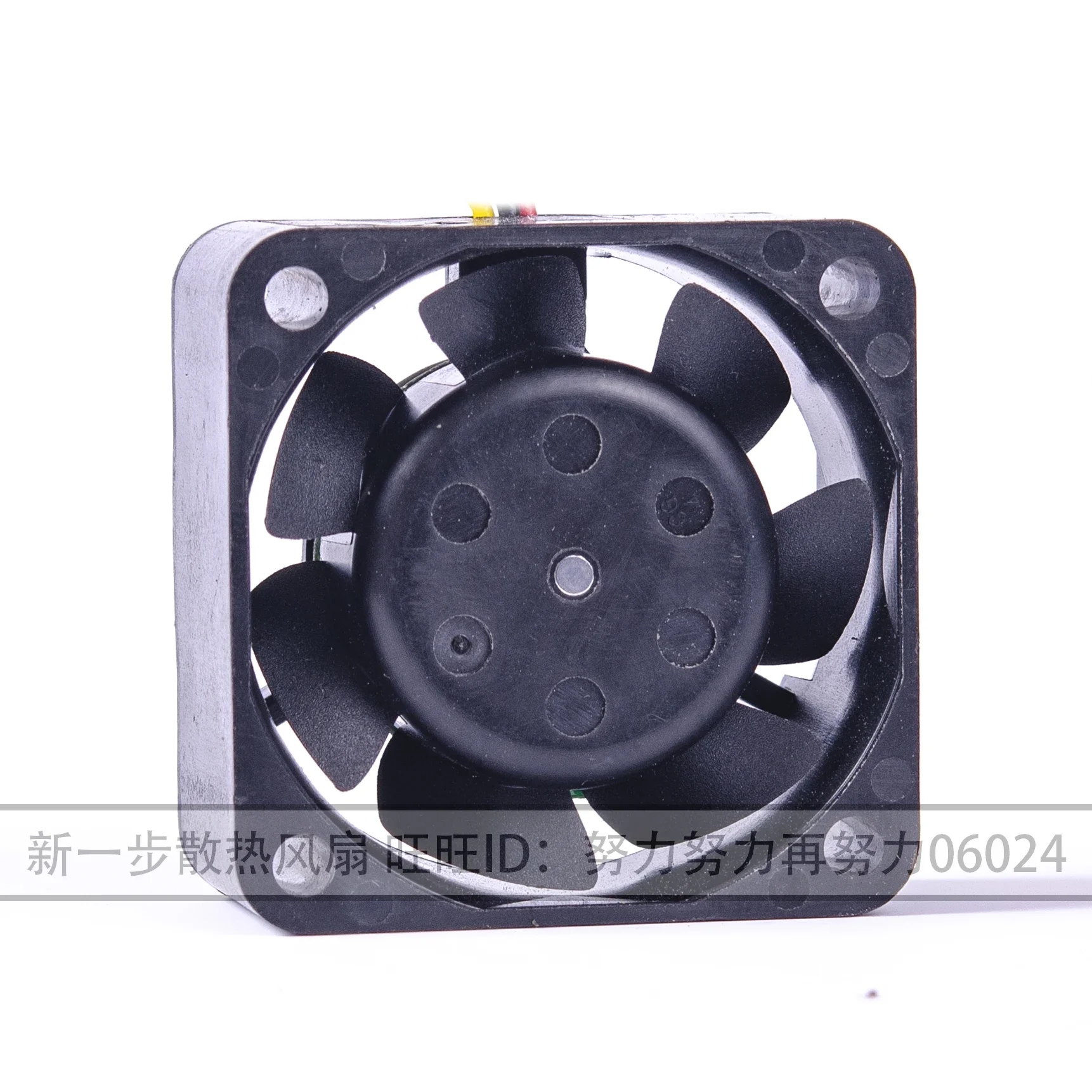 Nidec D04G-12TS9 DC 12V 0.22A 40x40x28mnm 3-Wire Server Cooling Fan