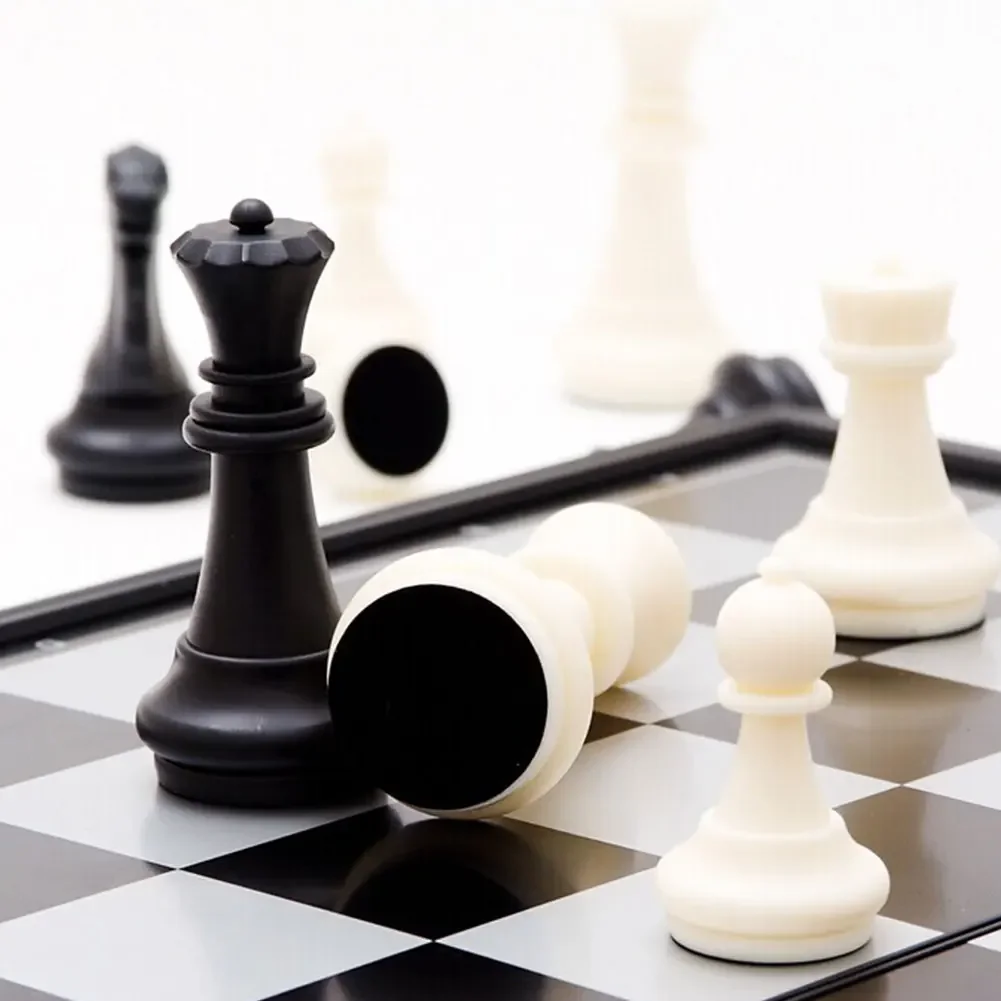 Zusammenklappbares magnetisches Schach, 19,5 x 19,5 cm, tragbares Schachbrett, internationales Schachspiel, Geschenk für Erwachsene, Kinder, Anfänger