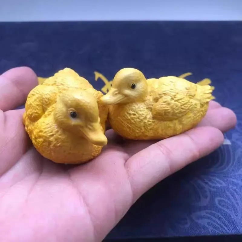 adorable-canard-en-bois-sculpte-a-la-main-–-charmante-sculpture-d'animal-pour-bureau-voiture-et-table-a-the-cadeau-unique-pour-les-collectionneurs-et-bringer-de