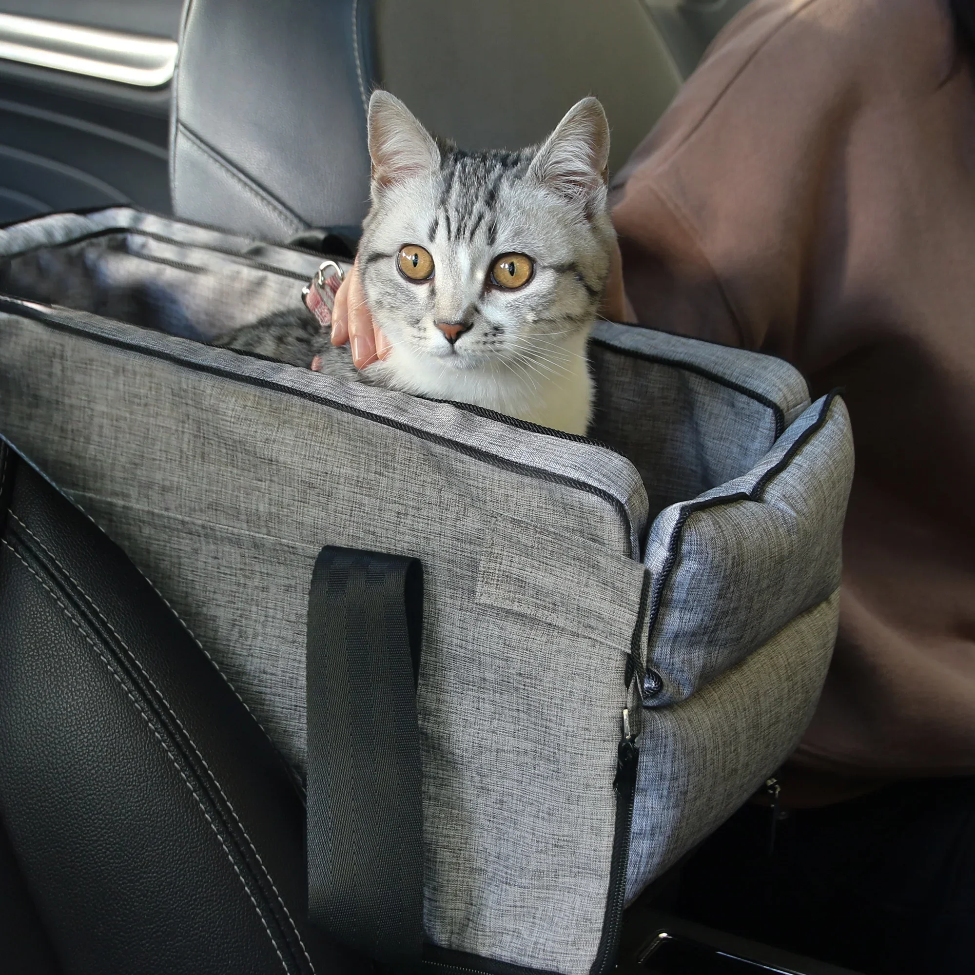 

Anti-slip Pets Booster Seat Safety Portable Small Dog Cat Travel Kennel Pet Carrier Bag On Car Center Console Armrest