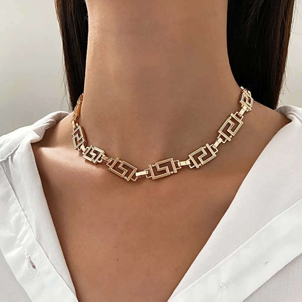 Personality Retro Gold Color Stereo Geometry Great Wall Pattern Necklace Hip-hop Collar Chain for Women Men Charm Jewelry Gift