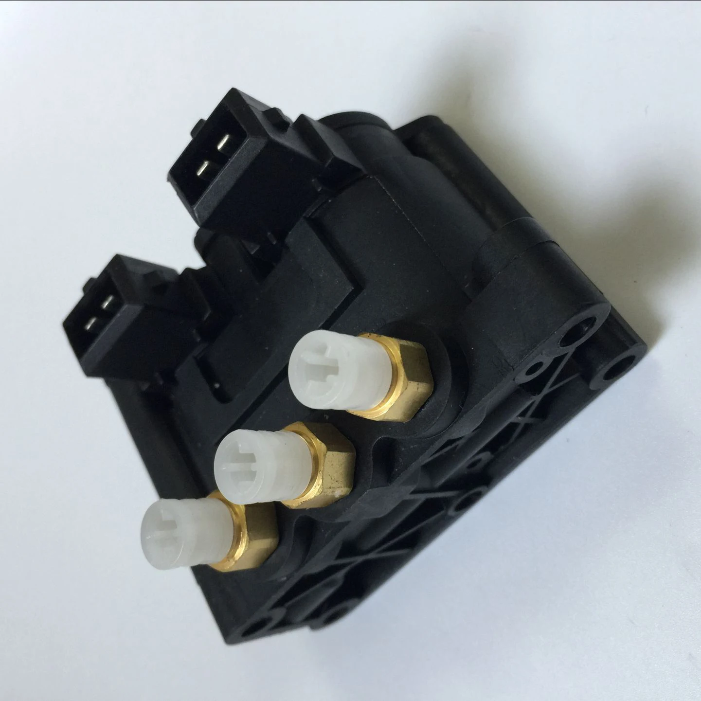 Air Suspension Solenoid Valve Block for BMW X5 E53 E65 E66 E39 Solenoid Valve Block 4722525610 37226787616 37221092349