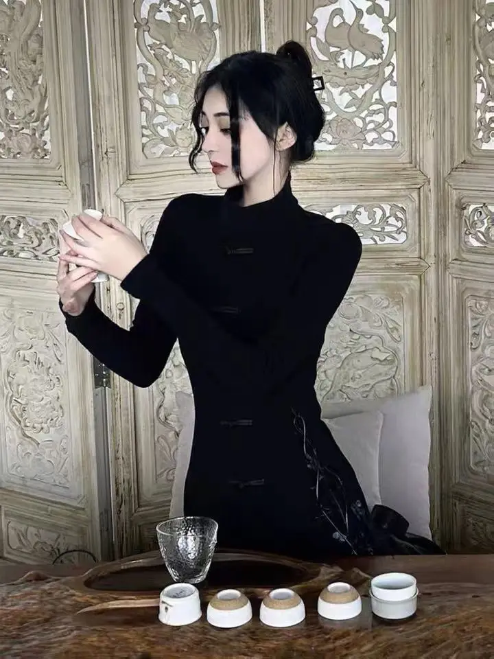 2024 autumn new chinese style women\'s oriental style long sleeve dress velvet black dress lady sexy slim cheongsam dress