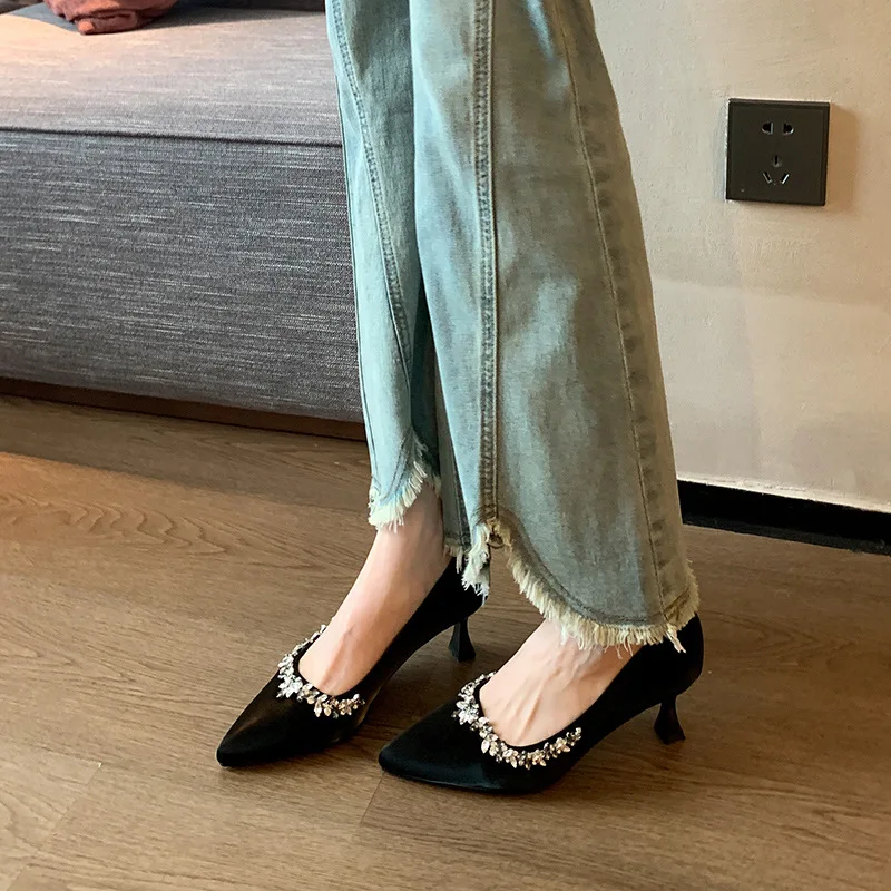

Pointed Toe Thin Heel Single Shoes 7CM Shallow Water Diamond High Heels plus Size Wide Female Shoes Fashionable Casual Footwear
