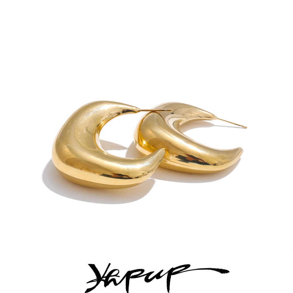 Yhpup 2025 جديد الحد الأدنى السلس الفولاذ المقاوم للصدأ المعادن مكتنزة C-شكل Huggie أقراط حار نمط اليومية مجوهرات جذابة هدية