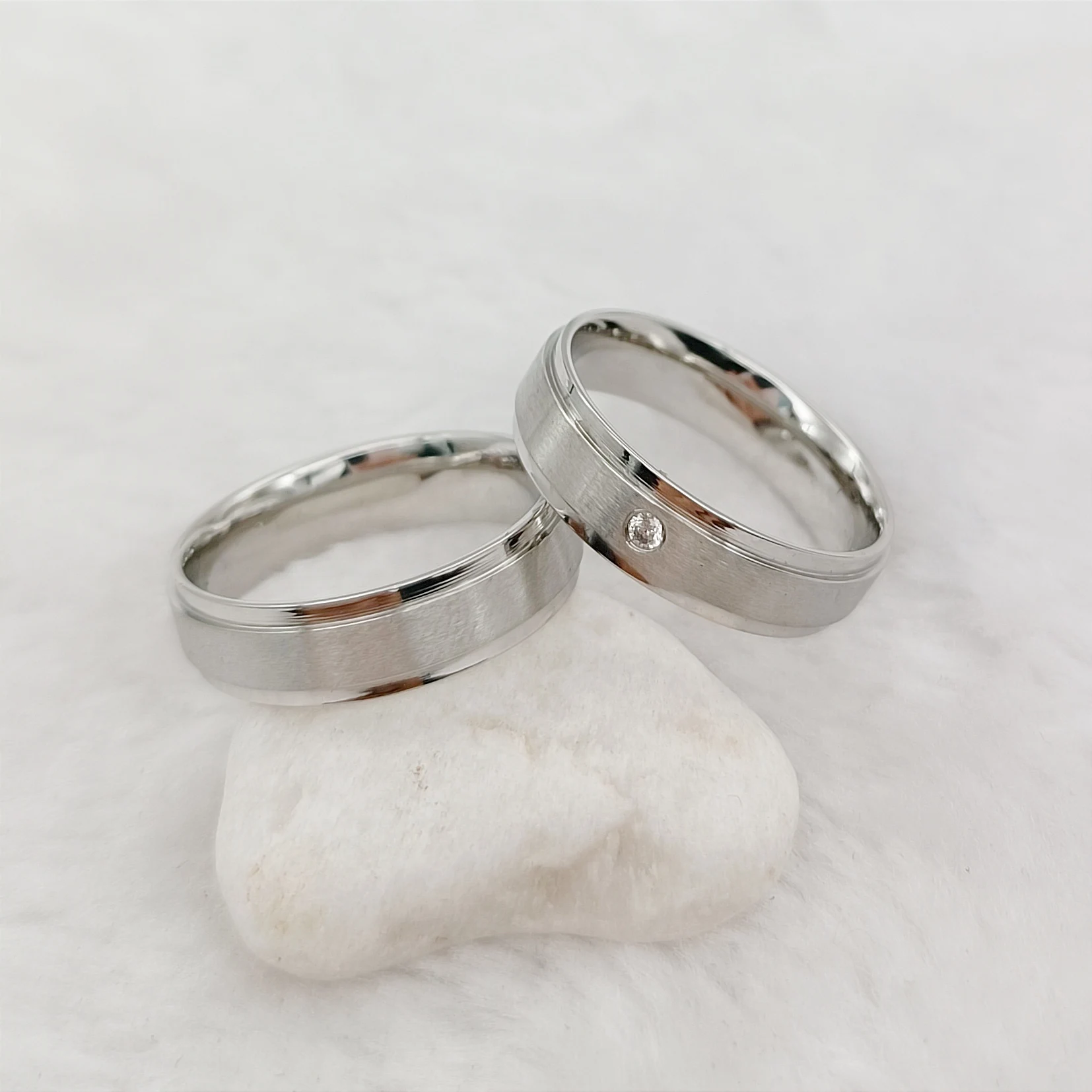 Juego de anillos de boda de amor Simple de diseñador para mujeres y hombres, joyería de acero inoxidable de titanio, Alianza