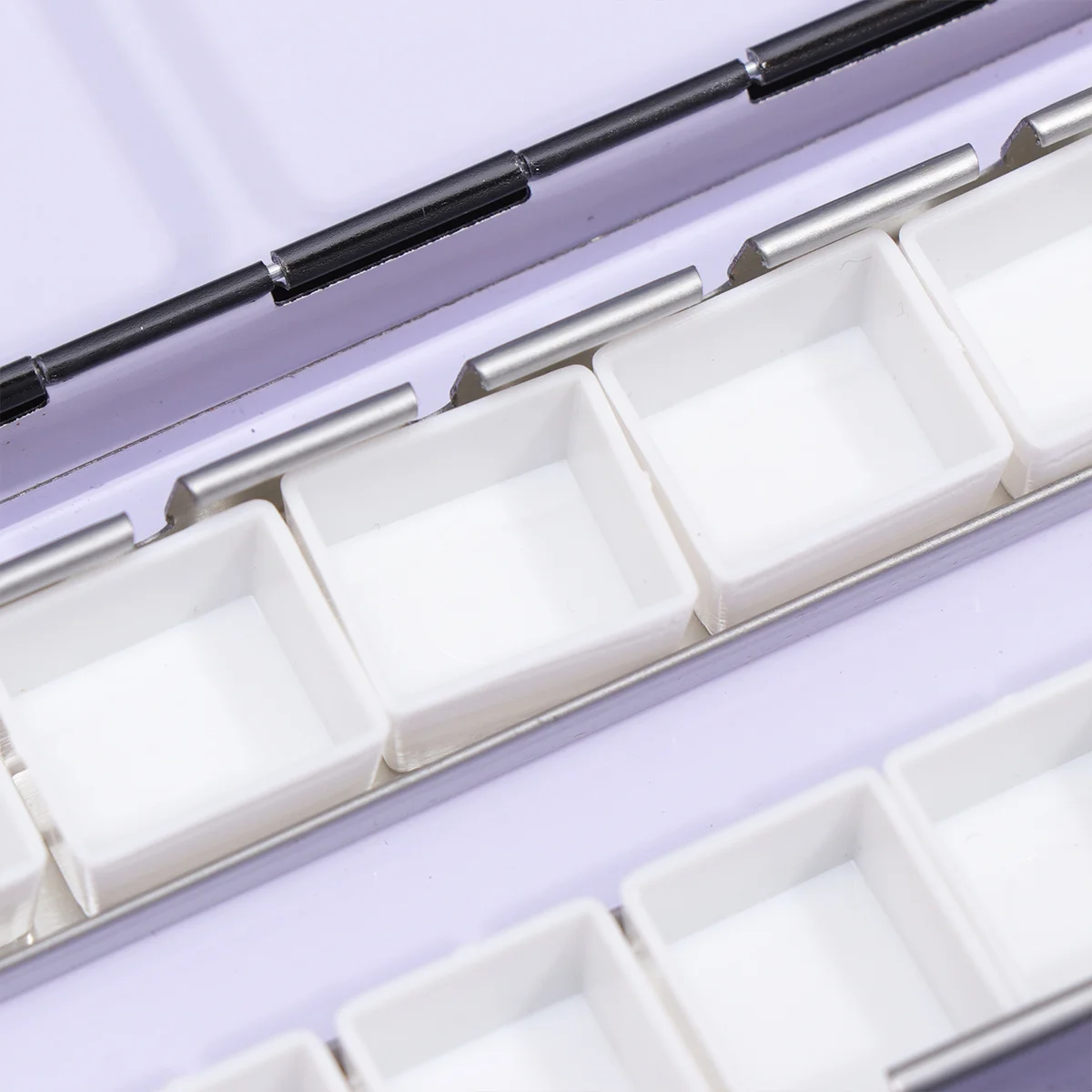 

Empty Watercolor Pigment Storage Iron Case 24 Grid Paint Palette Lightweight Portable for Outdoor Travel Artists