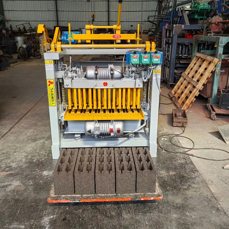 QT4-15 Full Automatic Money Maker Interlock Paving Machine Fly Ash Block Production Line Construction Machinery In Italy